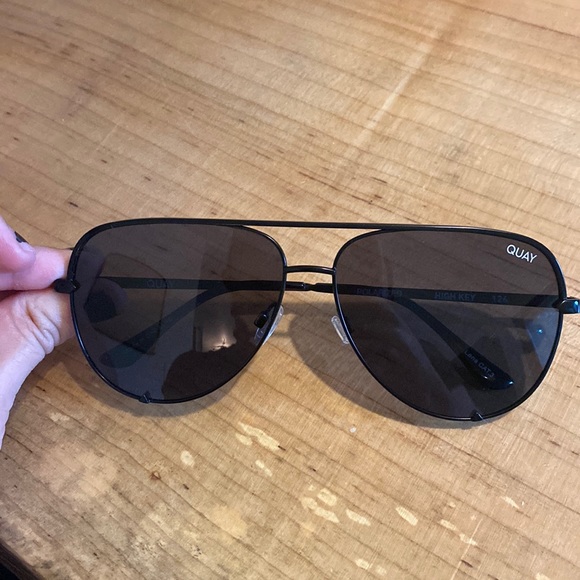 QUAY HIGH KEY SUNGLASSES - Picture 4 of 7